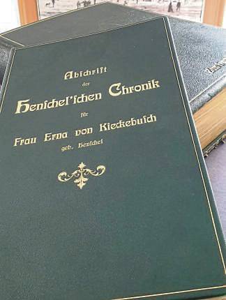 Lebenserinnerungen für die Kinder: Vier Exemplare hat Sophie Henschel angefertigt, eines für jedes Kind. Im Bild die Abschrift für Tochter Erna, die seit 1886 mit Ernst Kieckebusch verheiratet war. FOTO: CLAUDIA FESER